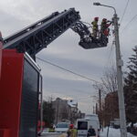 20.12.2022. Skarżysko-Kamienna. Uwalnianie gołębi. / Fot. KP PSP w Skarżysku-Kamiennej