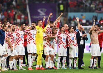 17.12.2022. Doha. Reprezentacja Chorwacji po wygranym 2:1 meczu z Maroko / źródło: PAP/EPA/Georgi Licovski