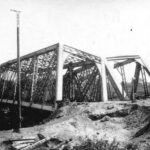 Car, cesarz, król i papież na peronie w Bzinie - Radio Kielce Czerwiec 1915 roku. Wysadzony przez Niemców most kolejowy na rzece Kamiennej. Zdjęcie nieznanego autora