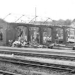 Car, cesarz, król i papież na peronie w Bzinie - Radio Kielce Wskutek bombardowań we wrześniu 1939 roku doszczętnie spłonęła mała parowozownia