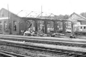 Wskutek bombardowań we wrześniu 1939 roku doszczętnie spłonęła mała parowozownia