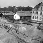 Car, cesarz, król i papież na peronie w Bzinie - Radio Kielce Wskutek bombardowań we wrześniu 1939 roku doszczętnie spłonęła mała parowozownia