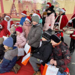 06.12.2022. Ostrowiec Świętokrzyski. Święty Mikołaj na Rynku / Emilia Sitarska – Radio Kielce