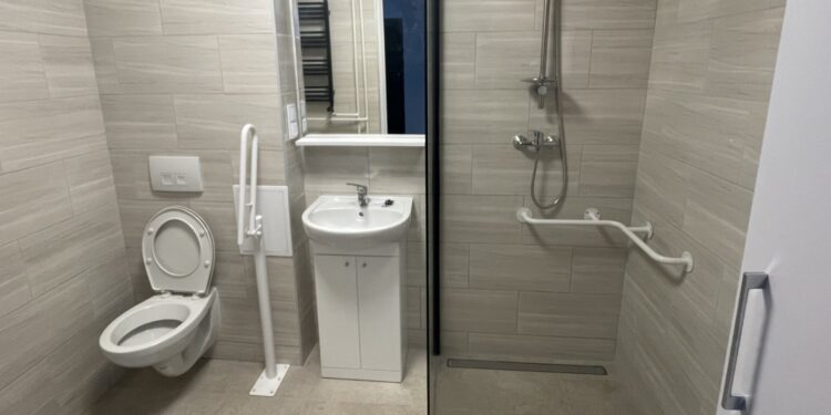 13.12.2022. Ostrowiec Świętokrzyski. Mieszkanie wspomagane przy ul. Klimkiewiczowskiej / Fot. Emilia Sitarska - Radio Kielce