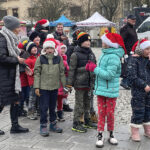 06.12.2022. Ostrowiec Świętokrzyski. Święty Mikołaj na Rynku / Emilia Sitarska – Radio Kielce