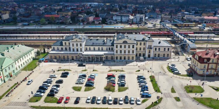 Podróżni przejdą z dworca do tunelu - Radio Kielce Podróżni przejdą z dworca do tunelu