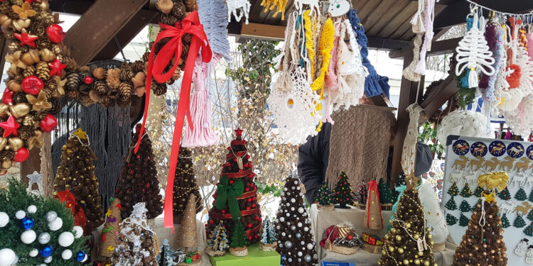 Kiermasz Bożonarodzeniowy w Dworku Laszczyków w świętokrzyskim stylu - Radio Kielce