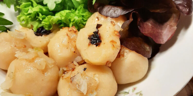 Knedle ziemniaczane z grzybami - Radio Kielce