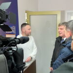 09.12.2022. Kielce. Konferencja prasowa działaczy PiS przed biurem Platformy Obywatelskiej. / Fot. Daniel Czwartosz - Radio Kielce