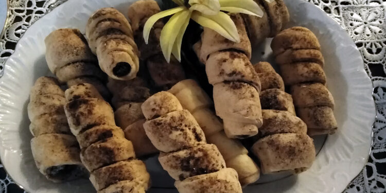 Kruche rureczki nadziewane kremem kawowym z topinamburu - Radio Kielce