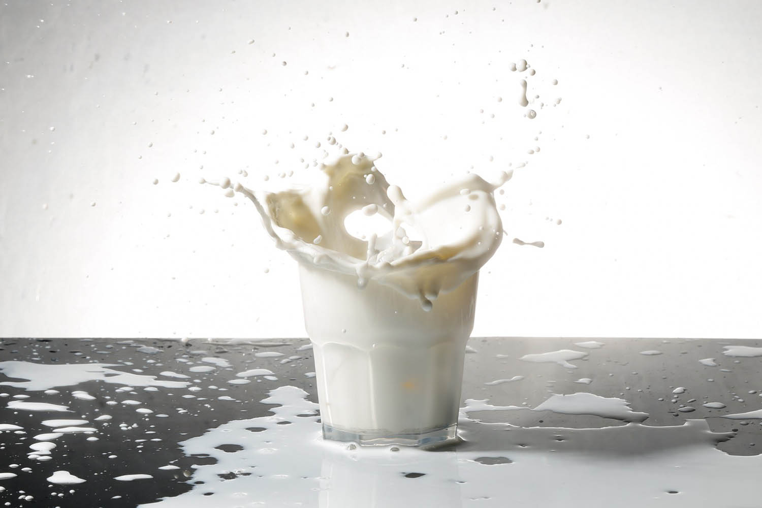 Ceny mleka w skupach w 2022 r. w Polsce i województwie świętokrzyskim - Radio Kielce