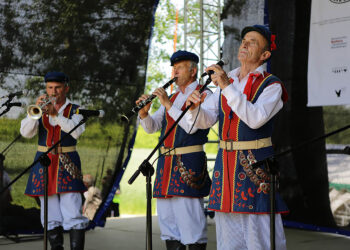 RYM SIĘ NIESIE PO POLU PO LESIE. „Walczyk o babce” [POSŁUCHAJ] - Radio Kielce