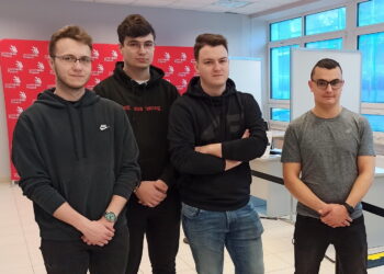 Kielce. Na zdjęciu studenci: Krzysztof Szczepaniak, Daniel Spaczyński, Dominik Wieczorek i Michał Winiarczyk. / Fot. Politechnika Świętokrzyska