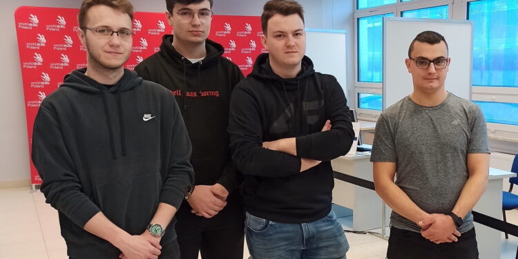 Kielce. Na zdjęciu studenci: Krzysztof Szczepaniak, Daniel Spaczyński, Dominik Wieczorek i Michał Winiarczyk. / Fot. Politechnika Świętokrzyska