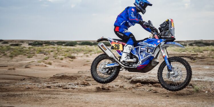Na zdjęciu: Maciej Giemza podczas Rajdu Dakar / Fot. Orlen Team