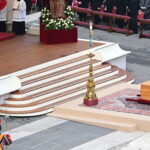 05.01.2023. Watykan. Pogrzeb Benedykta XVI / Fot. PAP/EPA/ETTORE FERRARI. Dostawca: PAP/EPA