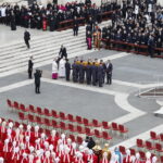 05.01.2023. Watykan. Pogrzeb Benedykta XVI / Fot. PAP/EPA/FABIO FRUSTACI. Dostawca: PAP/EPA