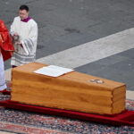 05.01.2023. Watykan. Pogrzeb Benedykta XVI / Fot. PAP/EPA/ETTORE FERRARI. Dostawca: PAP/EPA