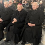 01.01.2022. Sandomierz. Noworoczny koncert kolęd. Na zdjęciu (w środku): biskup senior Edward Frankowski. / Fot. Grażyna Szlęzak - Radio Kielce.