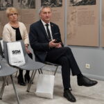 24.01.2023. Kielce, „Przystanek Historia IPN". Otwarcie wystawę poświęconej Powstaniu Styczniowemu. Na zdjęciu (od lewej): Dorota Koczwańska-Kalita - naczelnik kieleckiej delegatury IPN, Zbigniew Koniusz - wojewoda świętokrzyski. / Fot. Świętokrzyski Urząd Wojewódzki