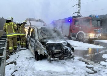 10.01.2023. Chęciny. Pożar samochodu na S7 / źródło: OSP KSRG Piekoszów