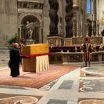 05.01.2023. Watykan. Biskup Krzysztof Nitkiewicz podczas uroczystości pogrzebowych Benedykta XVI / źródło: Kuria Diecezjalna w Sandomierzu