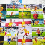 Kolekcja zdjęć piłkarzy Korony z autografami / Fot. Daniel Bracha