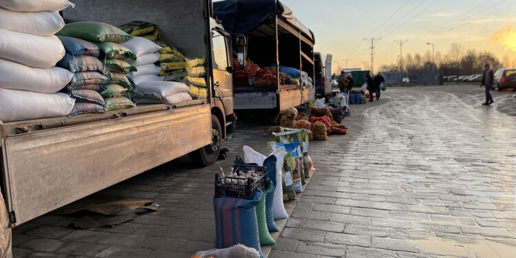 Ceny warzyw i owoców na koneckiej targowicy (26.04.2023)