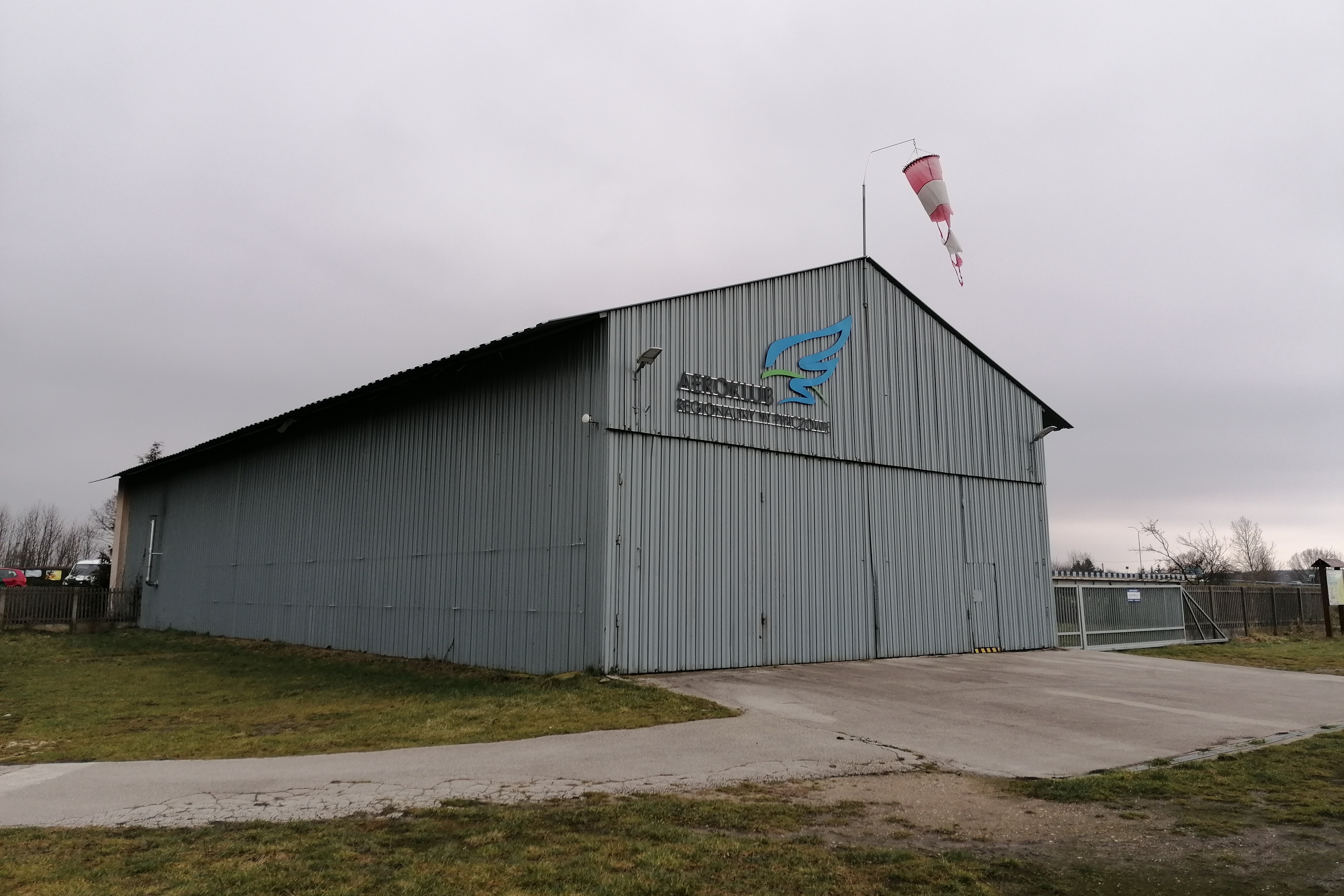 Pińczowski aeroklub będzie miał nowy hangar i lądowisko