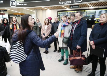 07.01.2023. Kielce. Śpiewanie ukraińskiej kolędy na Dworcu Autobusowym / Fot. Wiktor Taszłow – Radio Kielce