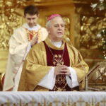 19.01.2023. Kielce. Bazylika katedralna. Msza święta w intencji osób niewidomych. Na zdjęciu: Jan Piotrowski - biskup kielecki / Fot. Wiktor Taszłow - Radio Kielce