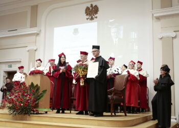 19.01.2023. Kielce. Profesor Jacek Popiel nowym doktorem honoris causa UJK / Fot. Wiktor Taszłow – Radio Kielce