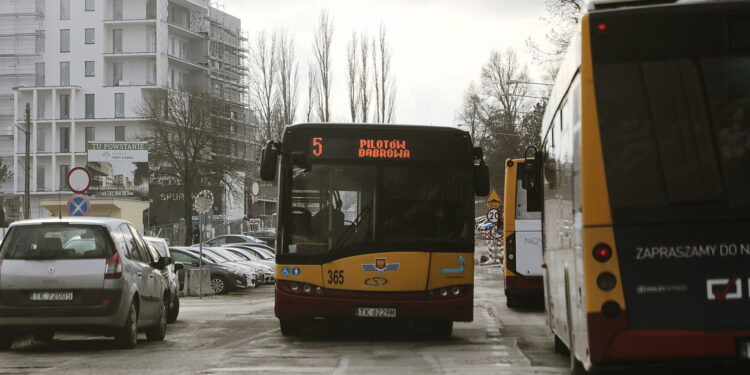 27.01.2023. Kielce. Autobus MPK. Linia numer 5 / Fot. Wiktor Taszłow - Radio Kielce