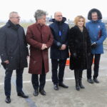 30.01.2023. Piórków. Konferencja prasowa dotycząca budowy obwodnicy Opatowa. Na zdjęciu (od lewej): Zbigniew Meducki - zastępca burmistrza miasta i gminy Łagów, Krzysztof Słoń – senator PiS, Piotr Wawrzyk – wiceminister spraw zagranicznych, Anna Krupka – wiceminister sportu, Zbigniew Koniusz – wojewoda świętokrzyski / Fot. Wiktor Taszłow – Radio Kielce