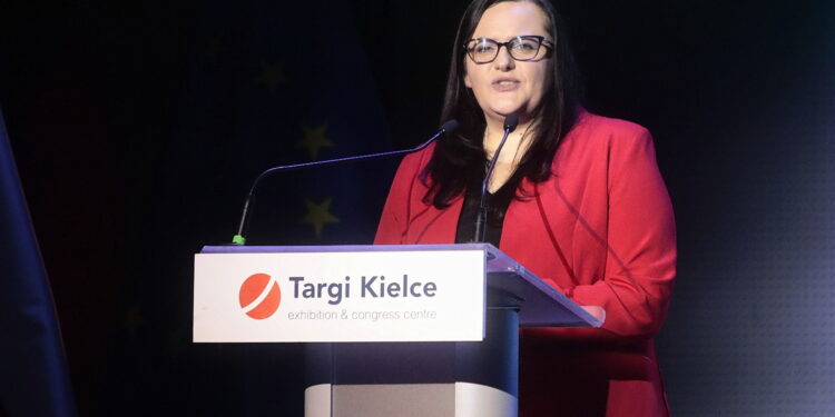 31.01.2023. Kielce. Inauguracja programu funduszy unijnych dla Świętokrzyskiego. Na zdjęciu: Małgorzata Jarosińska-Jedynak - sekretarz stanu w Ministerstwie Funduszy i Polityki Regionalnej/ Fot. Wiktor Taszłow – Radio Kielce