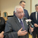 23.01.2023. Kielce, Politechnika Świętokrzyska. Przekazanie dofinansowania dla politechniki. Na zdjęciu (przemawia): poseł Krzysztof Lipiec. / Fot. Michał Kita - Radio Kielce