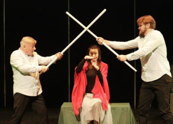 05.01.2023 Kielce. Teatr TeTaTeT. Próba spektaklu Ballady i Romanse. Na zdjęciu od lewej: Mirosław Bieliński, Ewelina Gnysińska i Karol Czajkowski / Fot. Jarosław Kubalski - Radio Kielce