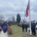 20.01.2023. Bogoria. Pierwsze, uroczyste podniesienie flagi na maszt. / Fot. Grażyna Szlęzak - Radio Kielce