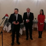 20.01.2023. Busko-Zdrój. Spotkanie noworoczne. Na zdjęciu (przemawia): Artur Konarski - radny sejmiku wojewódzkiego. / Fot. Marta Gajda-Kruk - Radio Kielce