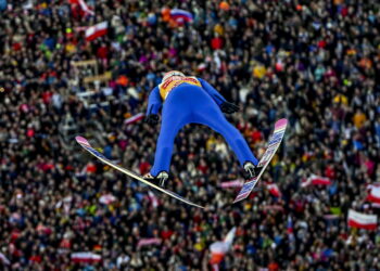 01.01.2023. Garmisch Partenkirchen. Turniej Czterech Skoczni. Skacze Dawid Kubacki. / Fot. CHRISTIAN BRUNA - PAP/EPA.