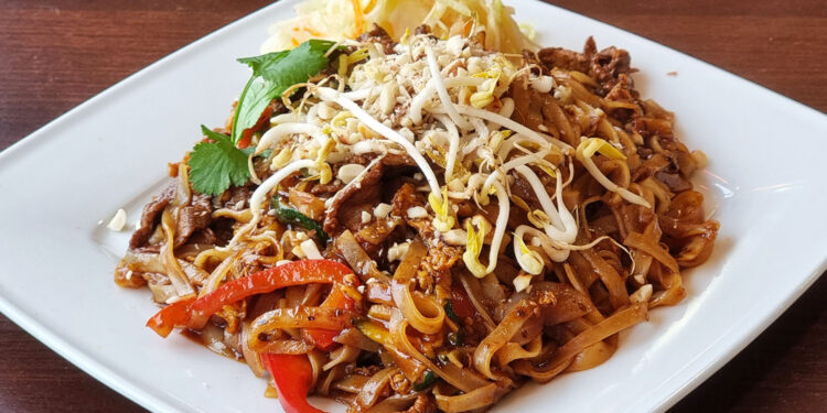 Potrawy kuchni wietnamskiej nie mogą obejść się bez imbiru i czarnego pieprzu. Do imbiru Wietnamczycy pałają szczególną miłością, ponieważ znany on jest z świetnych właściwości przeciwzapalnych oraz pomaga w procesach trawiennych / Fot. Marzena Smoręda - Radio Kielce