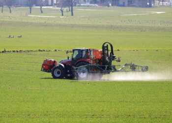 Pamiętaj – szkolenia i sprawny sprzęt podstawą bezpiecznego stosowania środków ochrony roślin - Radio Kielce