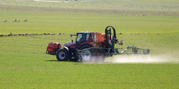 Pamiętaj – szkolenia i sprawny sprzęt podstawą bezpiecznego stosowania środków ochrony roślin - Radio Kielce Pamiętaj – szkolenia i sprawny sprzęt podstawą bezpiecznego stosowania środków ochrony roślin - Radio Kielce