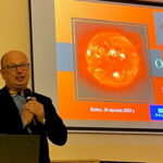 26.01.2023. Kielce. Muzeum Diecezjalne. Wykład „O Słońcu”. Na zdjęciu: Robert Szaj - dyrektor TVP Nauka. / Fot. Daniel Czwartosz - Radio Kielce
