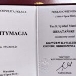 Legitymacja nadania Krzysztofowi Obratańskiemu Krzyża Kawalerskiego Orderu Odrodzenia Polski / Fot. Urząd Miasta i Gminy w Końskich