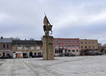 14.02.2023. Końskie. Pomnik Kościuszki na koniu / Fot. Magdalena Galas-Klusek - Radio Kielce