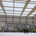 10.02.2023. Końskie. Wizytacja placu budowy hali sportowej / Fot. Kamil Król - Radio Kielce