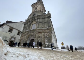 11.02.2023. Święty Krzyż. Turyści / Fot. Michał Kita - Radio Kielce