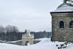 11.02.2023. Święty Krzyż. Turyści / Fot. Michał Kita - Radio Kielce