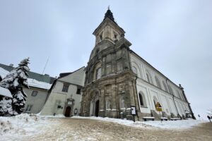 11.02.2023. Święty Krzyż. Turyści / Fot. Michał Kita - Radio Kielce